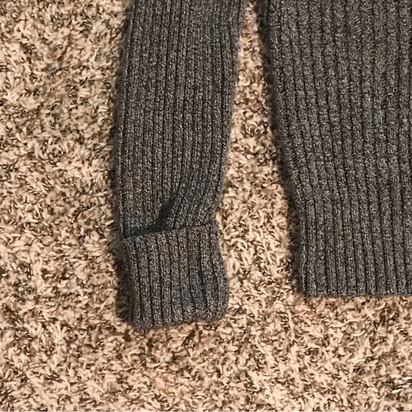 Liz Claiborne Cable Knit Sweater - Picture 5 of 9